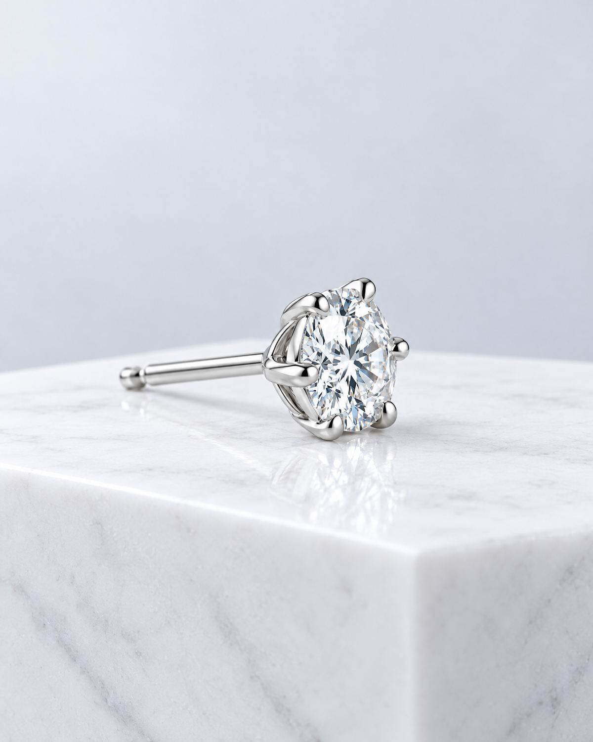 Noor solitaire stud from the side, showing the setting and post.